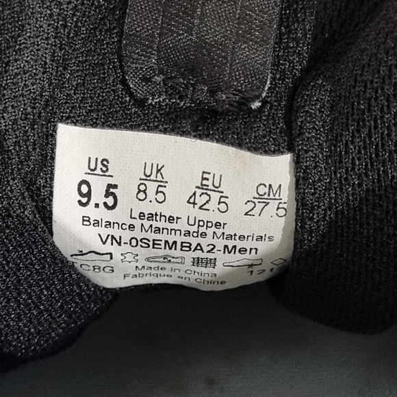 VANS Black and White Sneakers, NWT, Size 9.5 - Picture 9 of 11